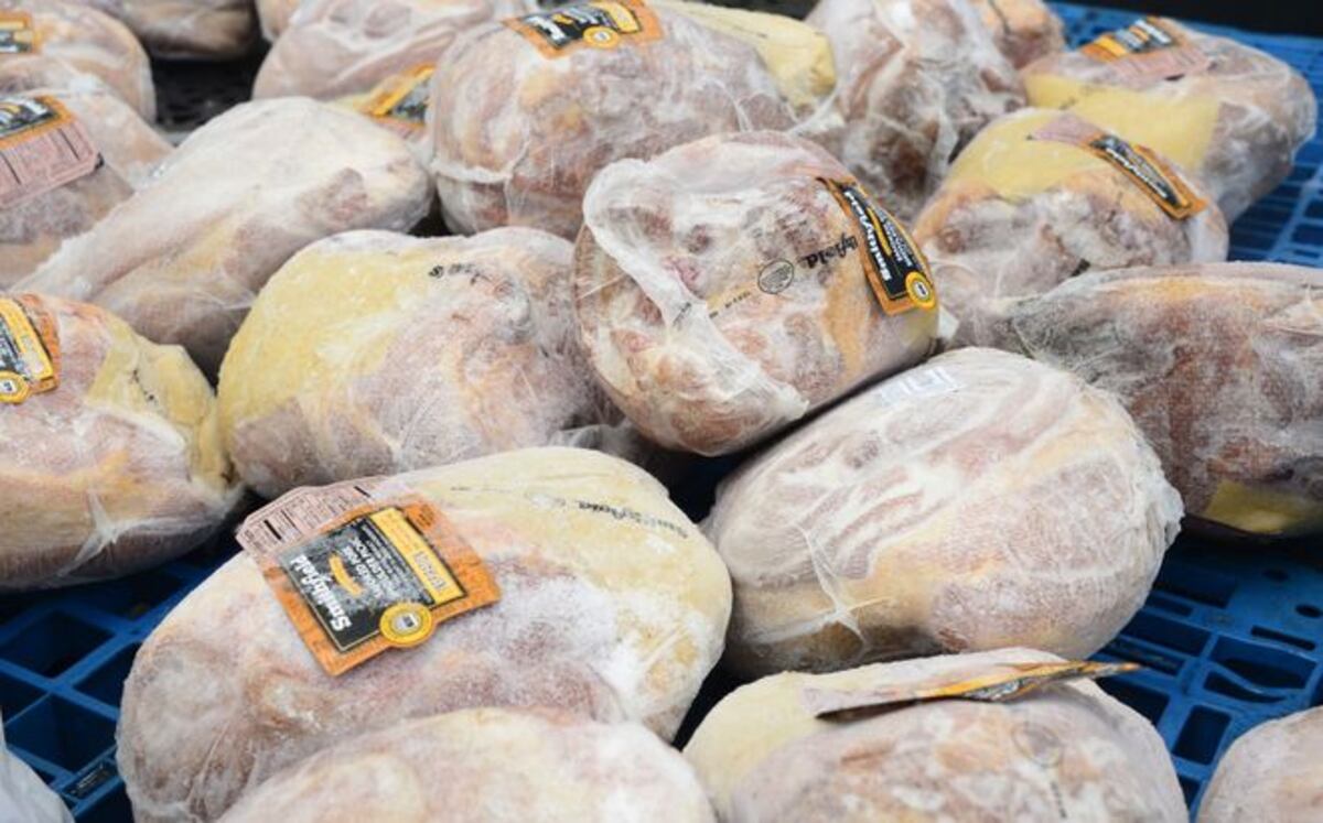¡QUÉ POCOTÓN! Venderán 240 mil jamones a 8 dólares en las ‘naviferias’