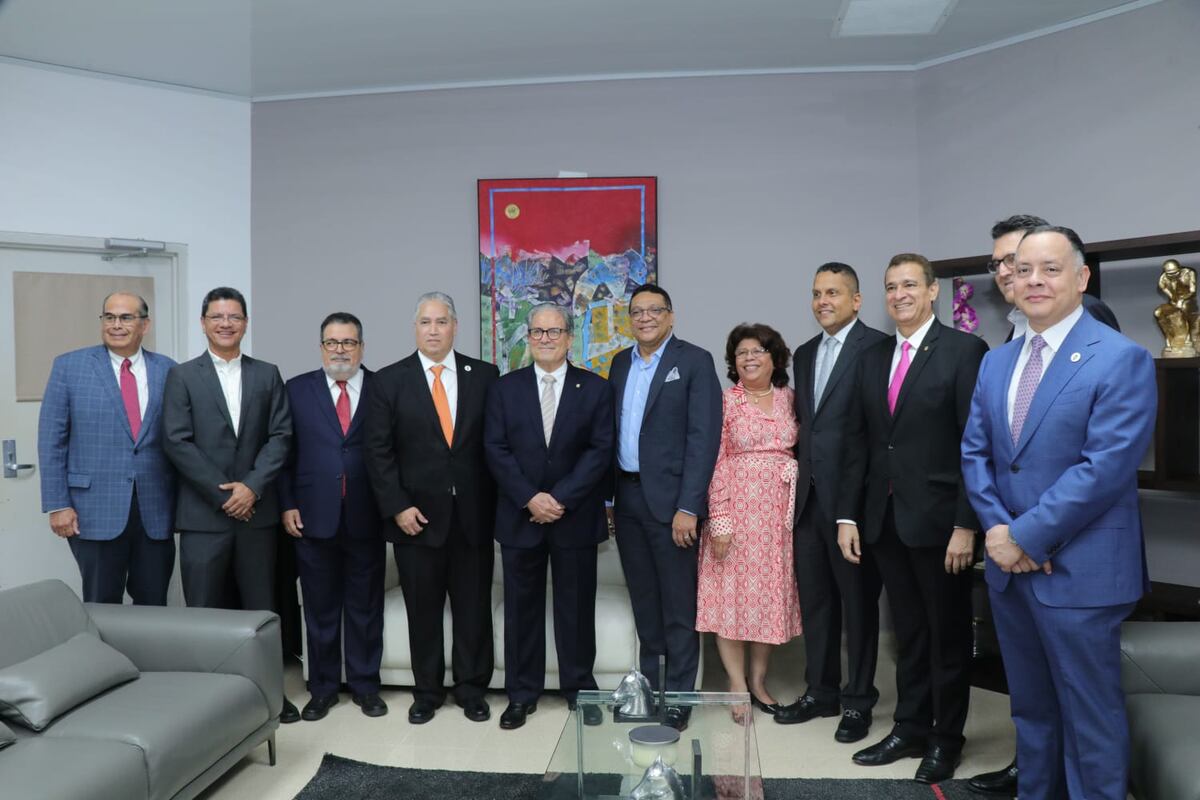 Hospital Santo Tomás renueva su liderazgo médico con visión de innovación y calidad