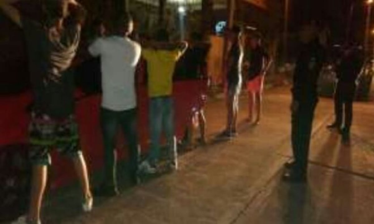 DIOS|LOS PILLAN CON GUARO Libando en vía pública capturan a menores en Don Bosco