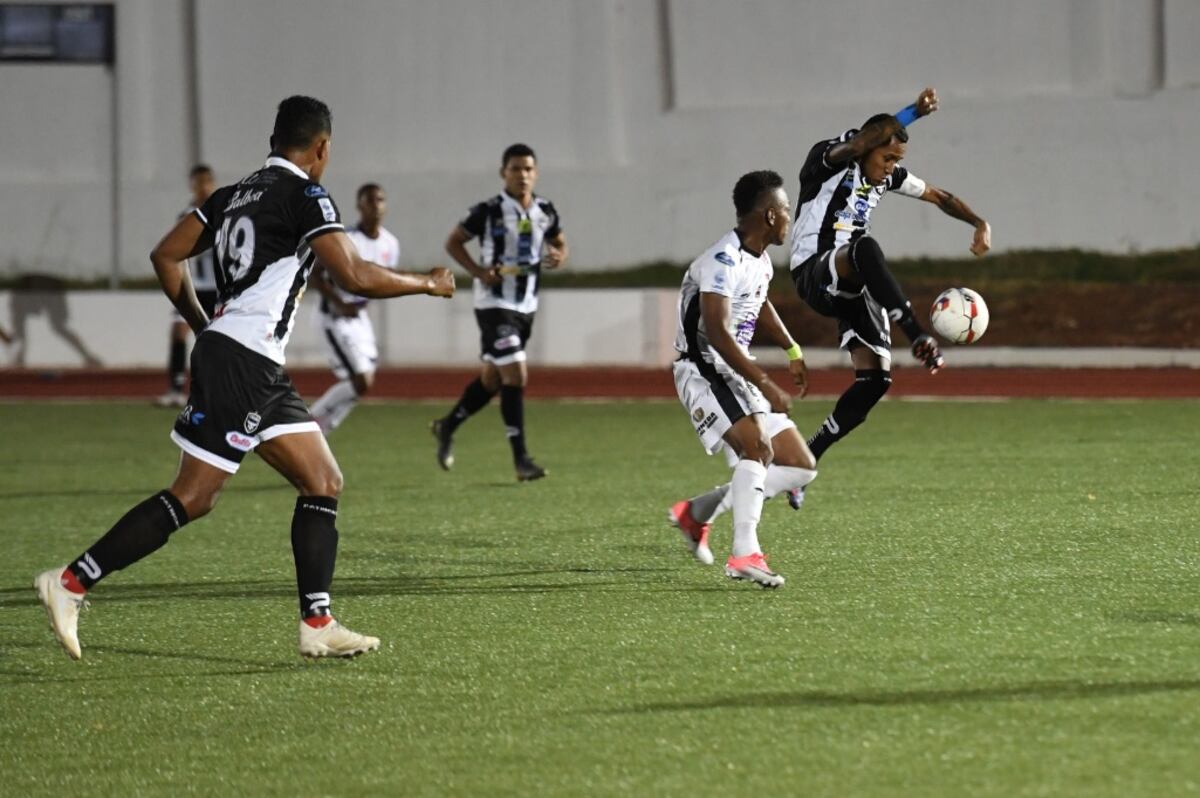 San Francisco fue quien hizo la fiesta en el Armando Dely Valdés, en Colón