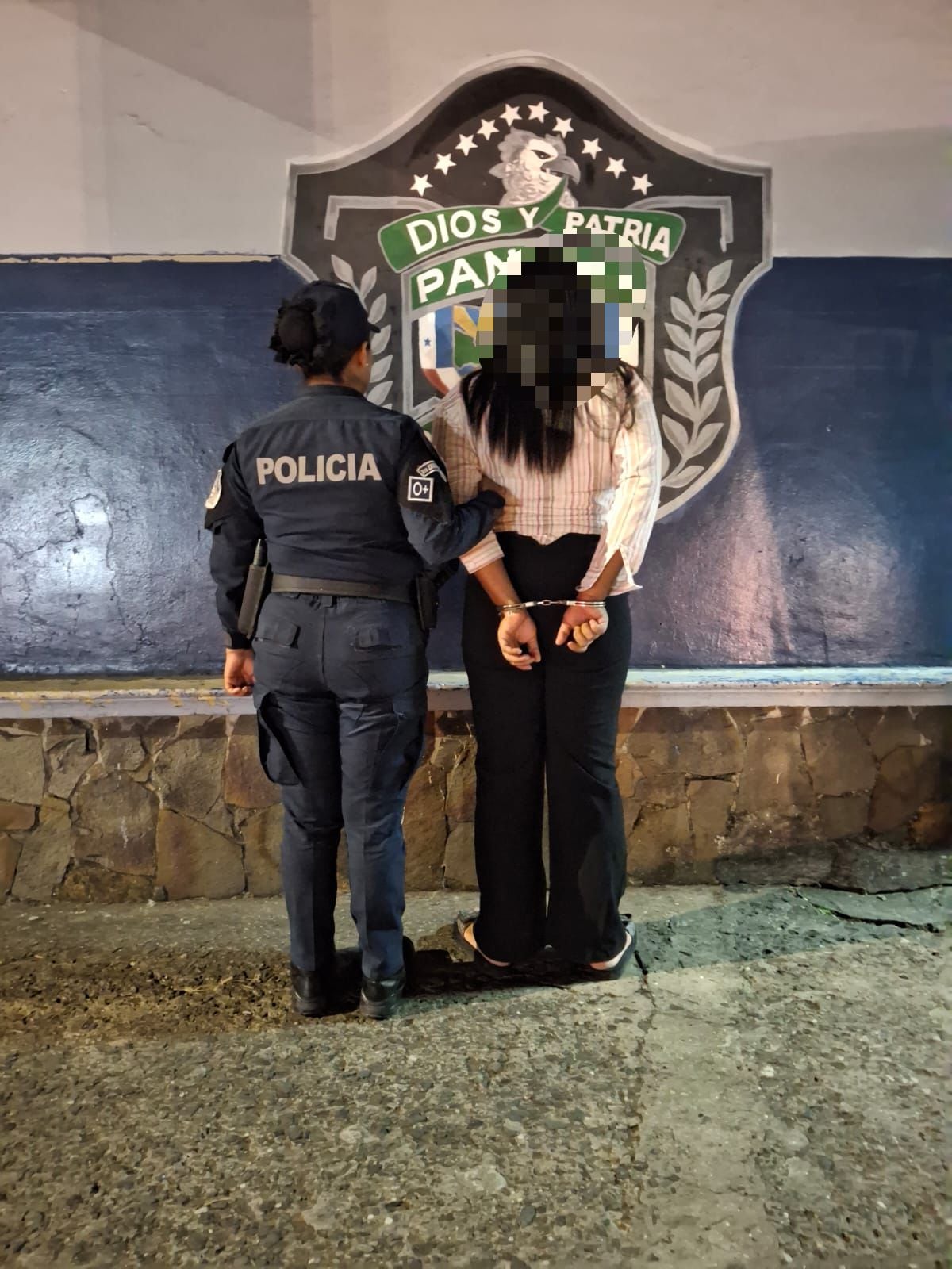 Decomisan armas de fuego en Curundú y Samaria: Una pareja y un menor de edad