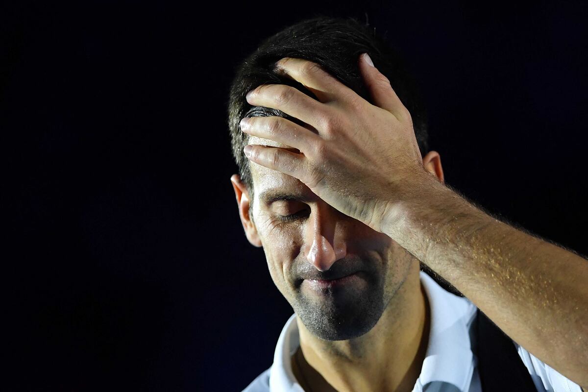 Djokovic sigue entrenando, mientras su participación en el Abierto de Australia sigue en el aire