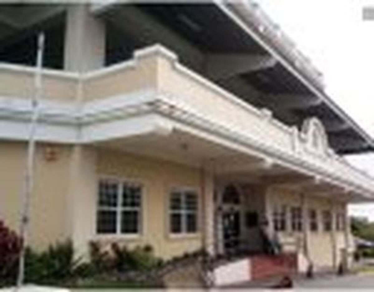 Roban en súper con clientes  y todo; y se llevan hasta la caja registradora