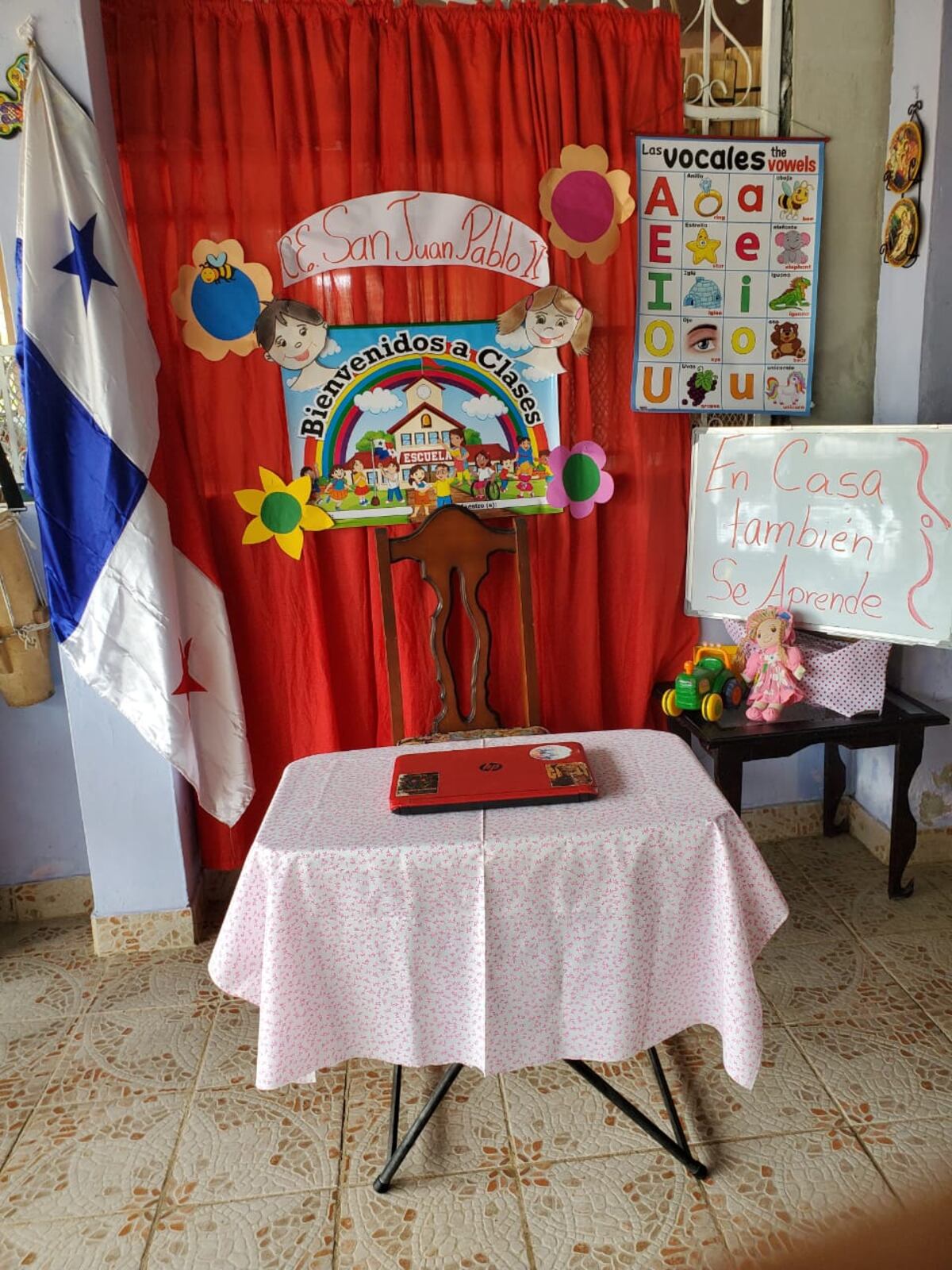 Docentes alistan su espacio en casa para impartir clases este lunes, 20 de julio