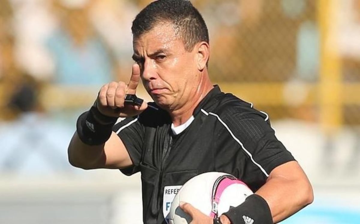 Árbitro Joel Aguilar es criticado en su país