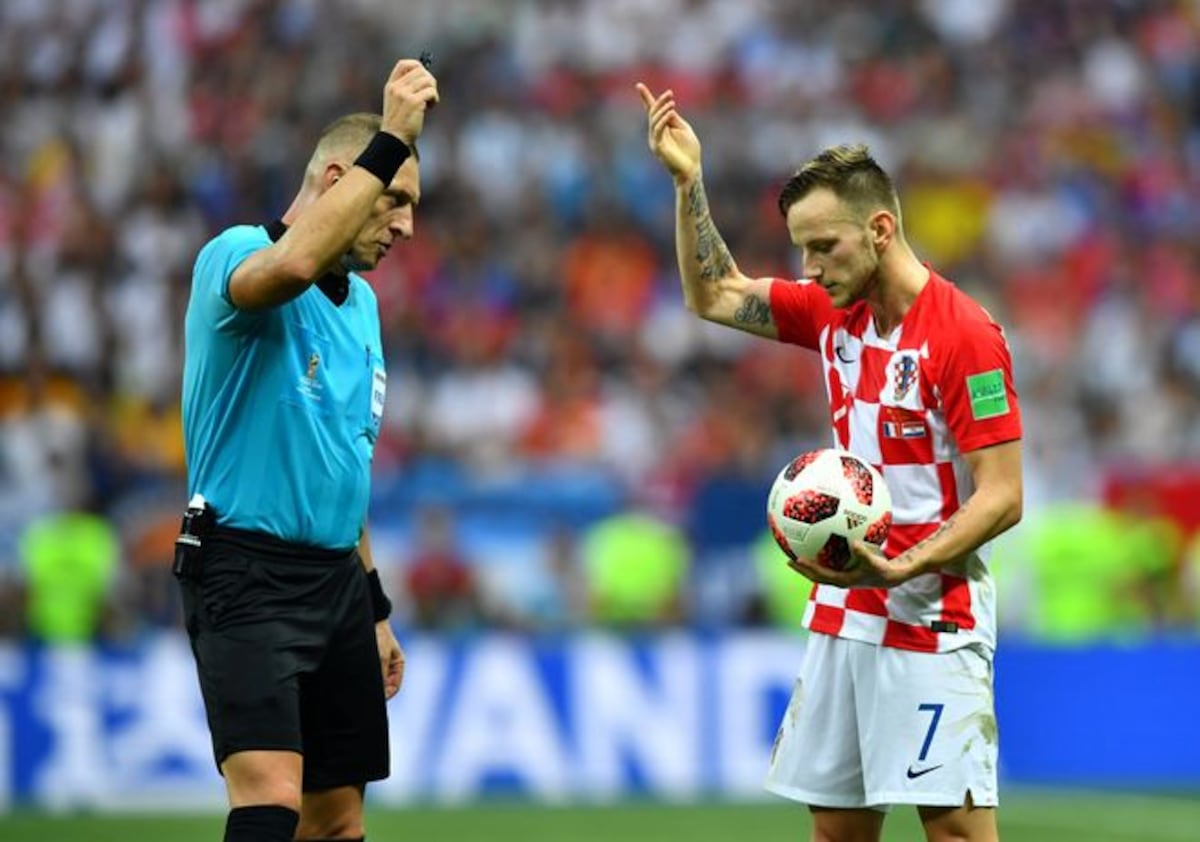 El jugador croata Iván Rakitic está descontento con el arbitraje de la final