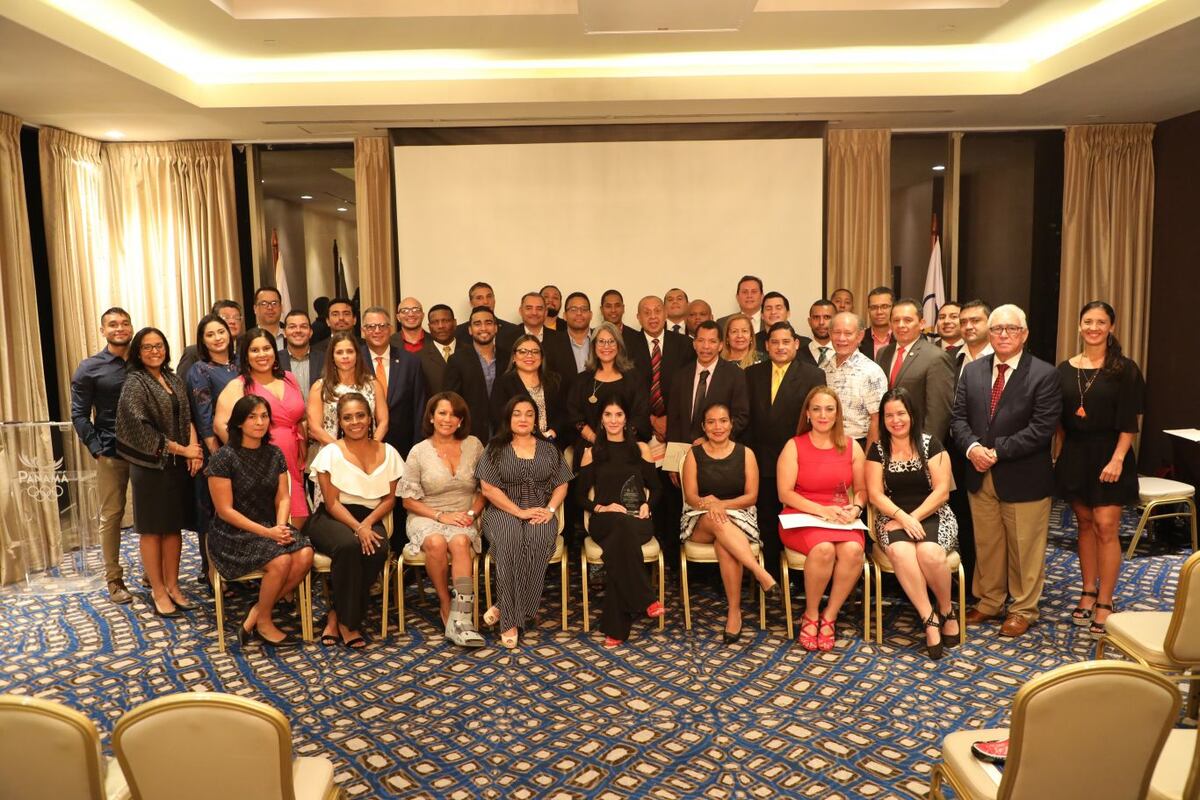 Atletas, entrenadores y dirigentes culminan programas