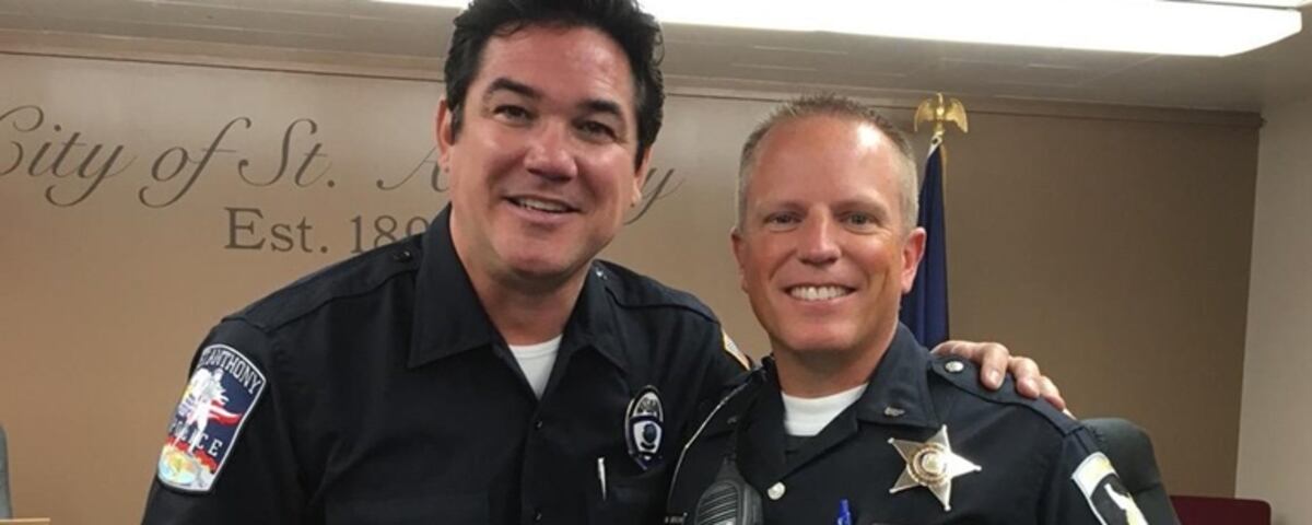 El Superman se quita la capa y se transforma en héroe de verdad al ser Policía