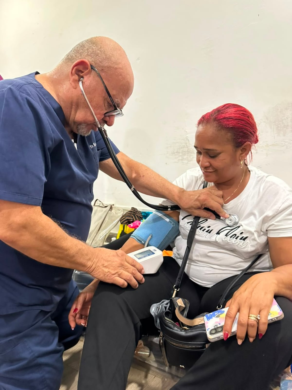Damnificados por incendio en Santa Ana reciben alimentos y atención médica