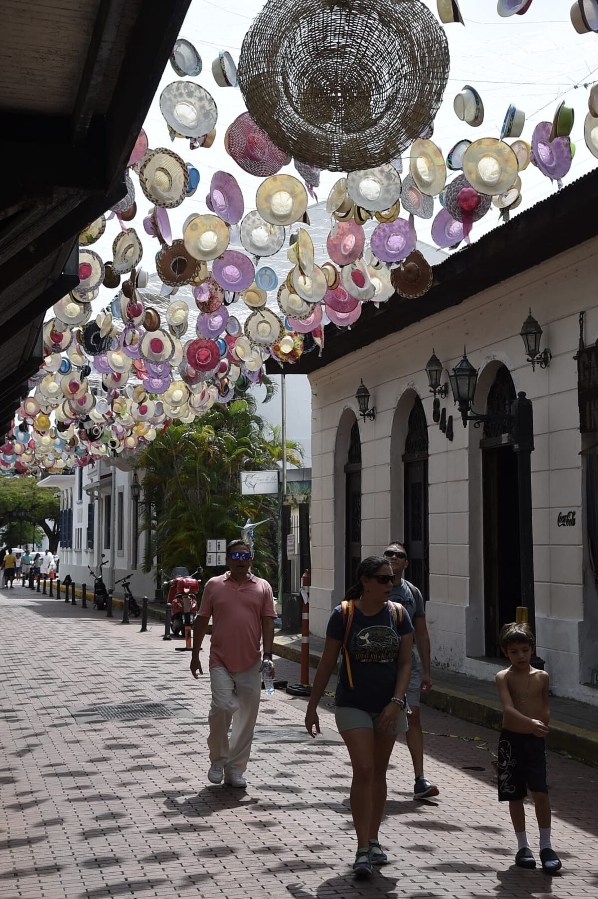 Turistas conocen el ‘Casco’.  La creatividad y el arte dan vistosidad a este famoso lugar