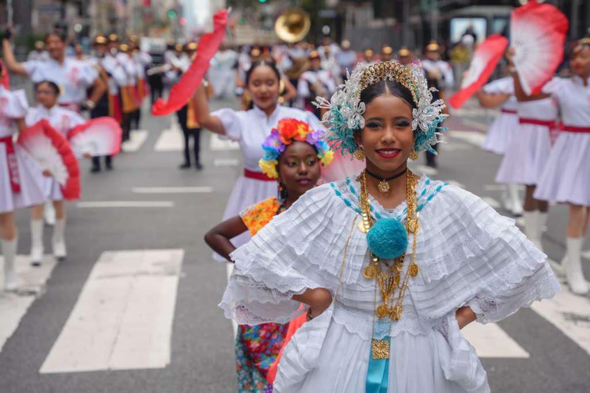 Panamá se lució con tambor, pollera y alegría desbordó el Desfile de la Hispanidad en Nueva York