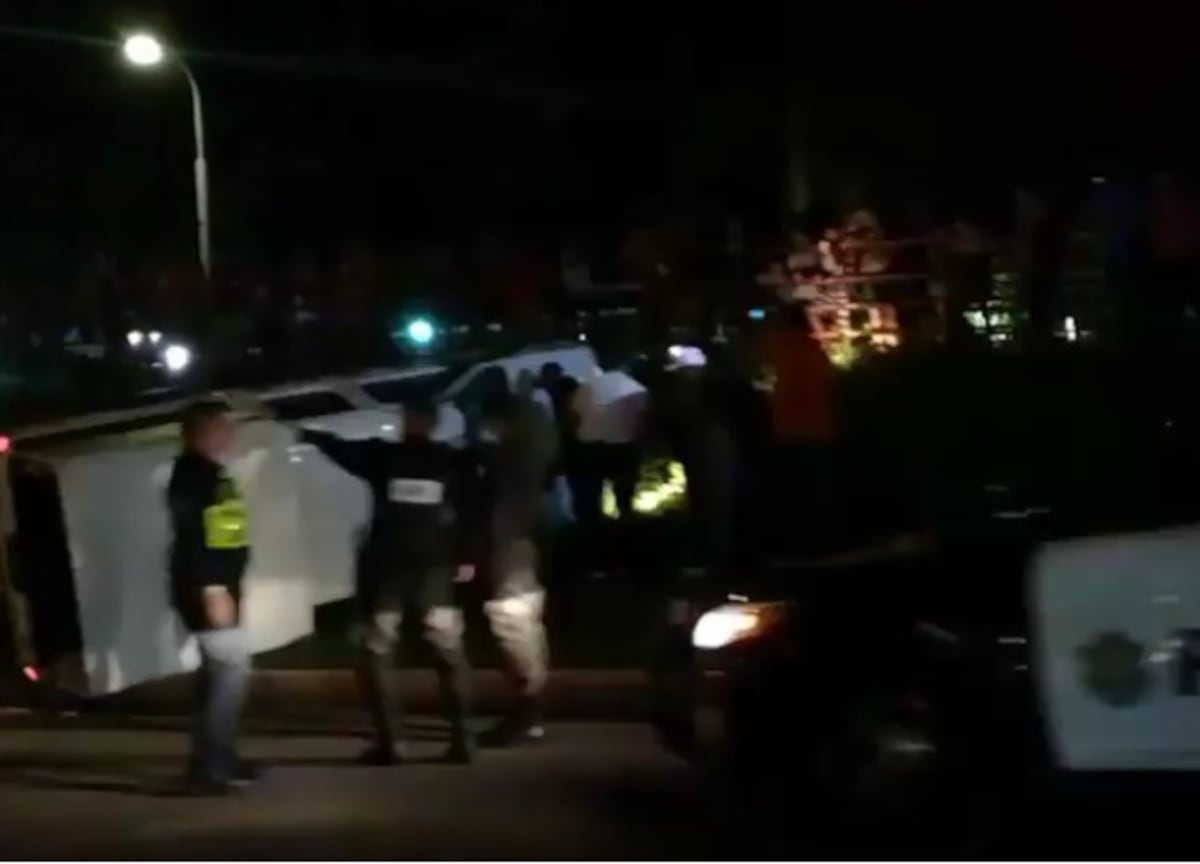 Se registra vuelco de busito pirata en la Cinta Costera