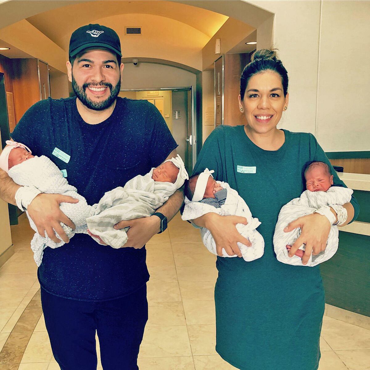 Estos cuatrillizos son un 'milagro' que está llenando el Internet de esperanza 