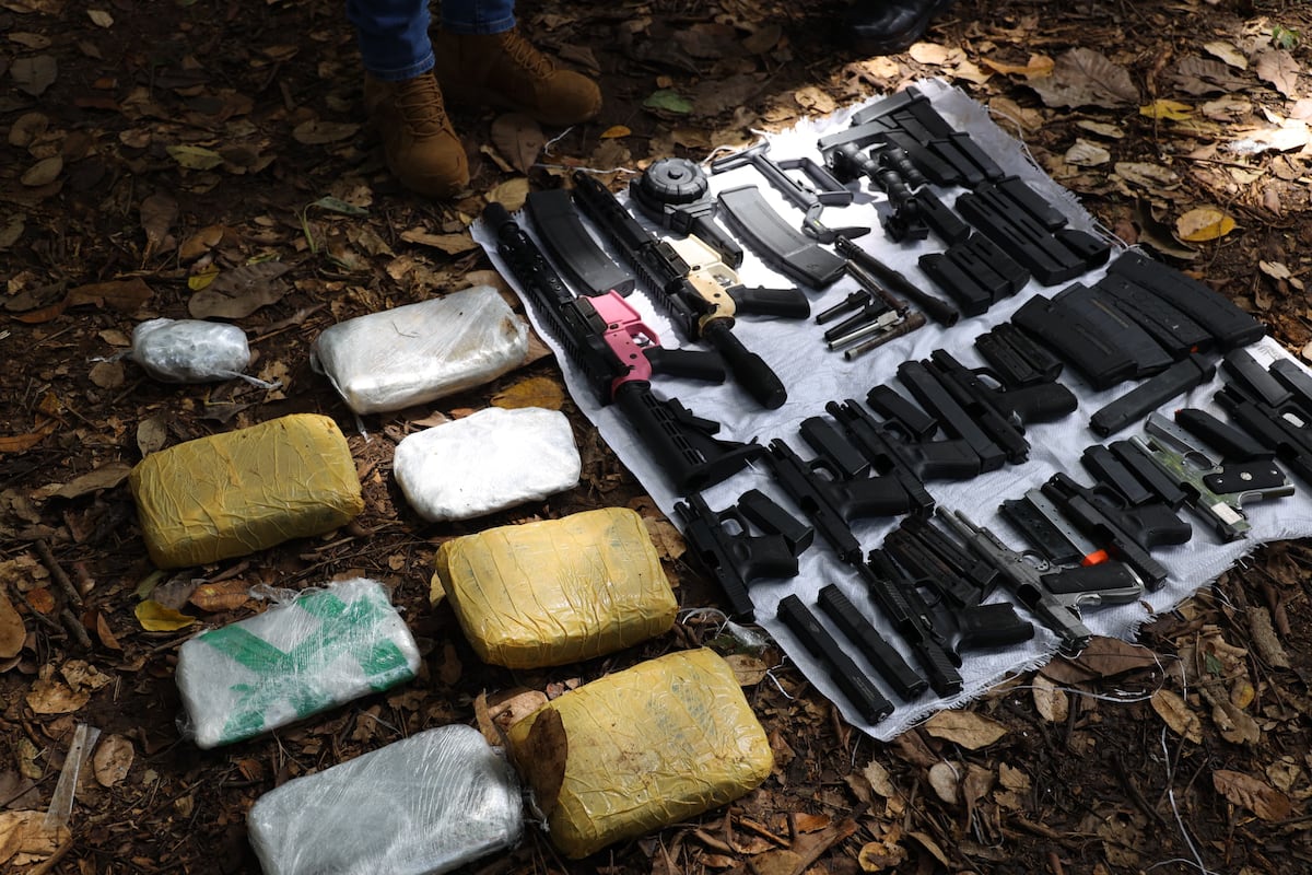 Golpes al crimen: dos caletos con fusiles, pistolas y presunta droga caen en Coclé y Pedregal