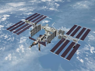 Fuga de aire en la Estación Espacial Internacional obligó a astronautas a refugiarse en una nave Dragon