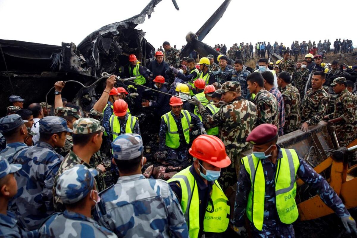 TRAGEDIA AÉREA. Avión se estrella y deja 38 muertos