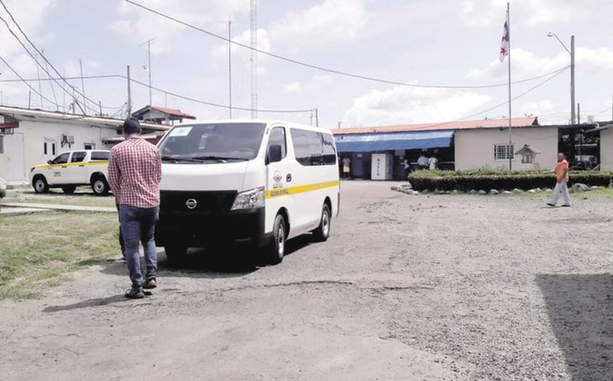 LE HACEN PRUEBAS. Se enfurece el presunto caníbal a su salida del penal