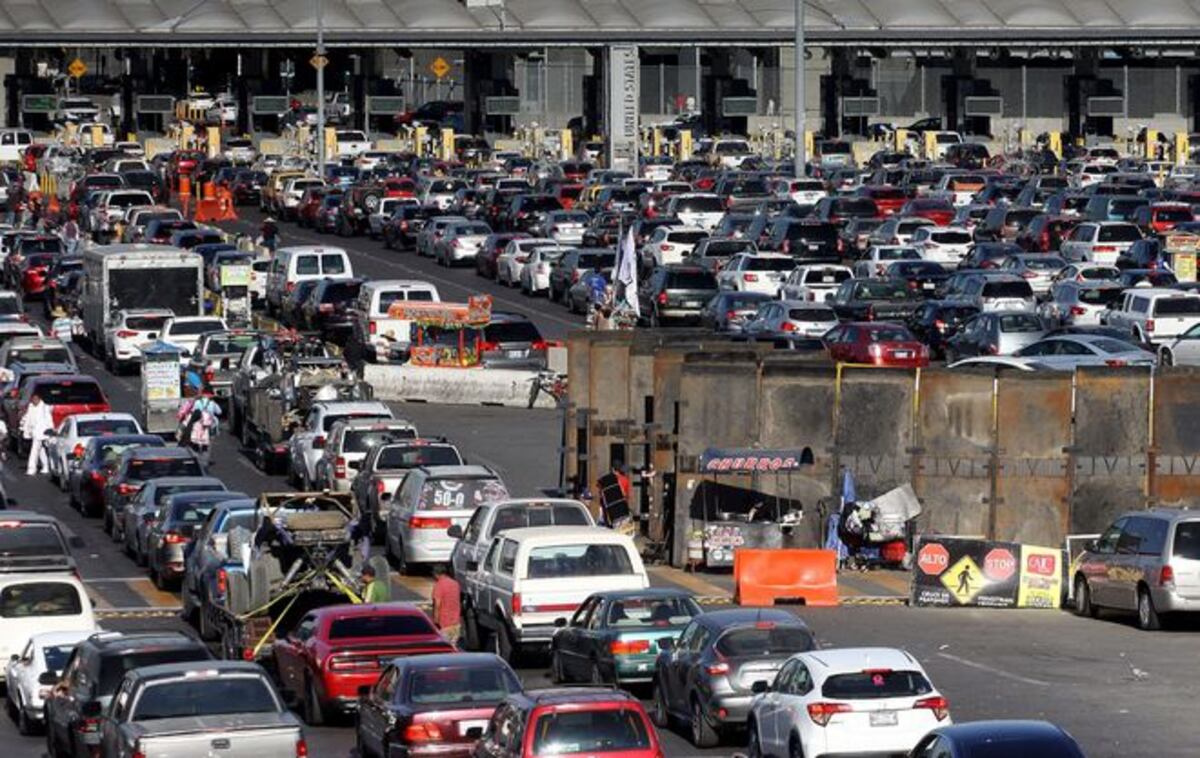 Estados Unidos cerró el cruce fronterizo más transitado con México por caravana