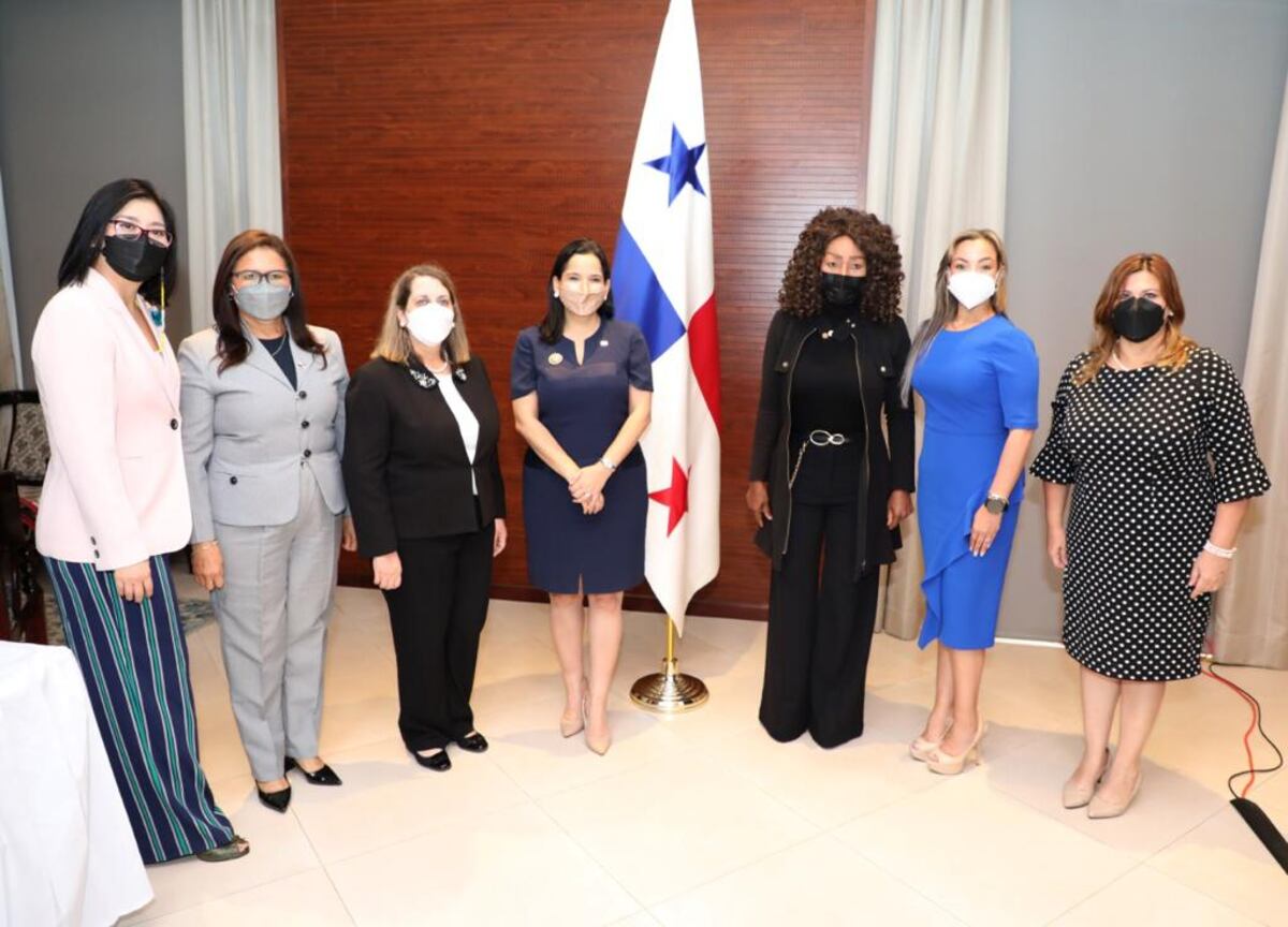 Panamá presenta informe sobre iniciativas para acabar con la discriminación hacia mujeres