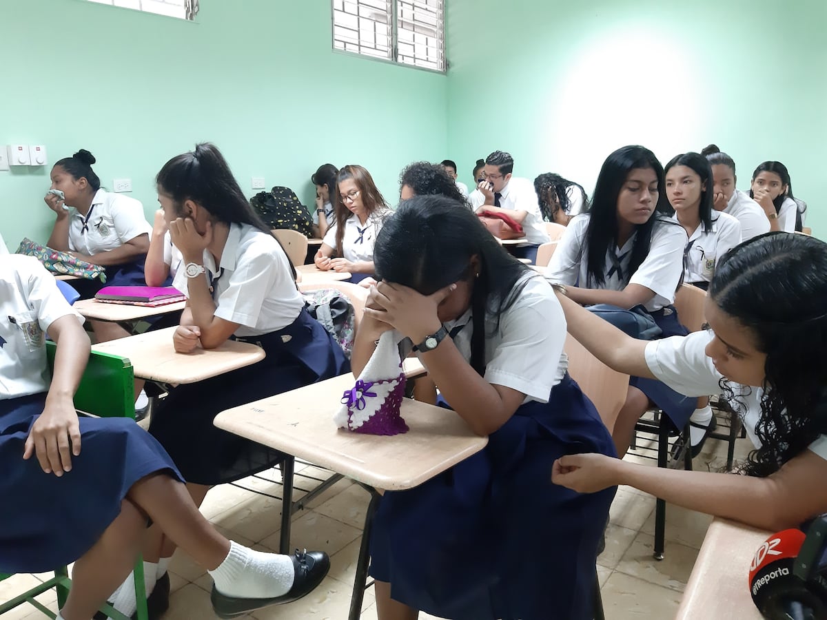 Imputan cargos por femicidio y robo agravado. Dio la alerta al ver en la galería las fotos de Lorena, la joven muerta