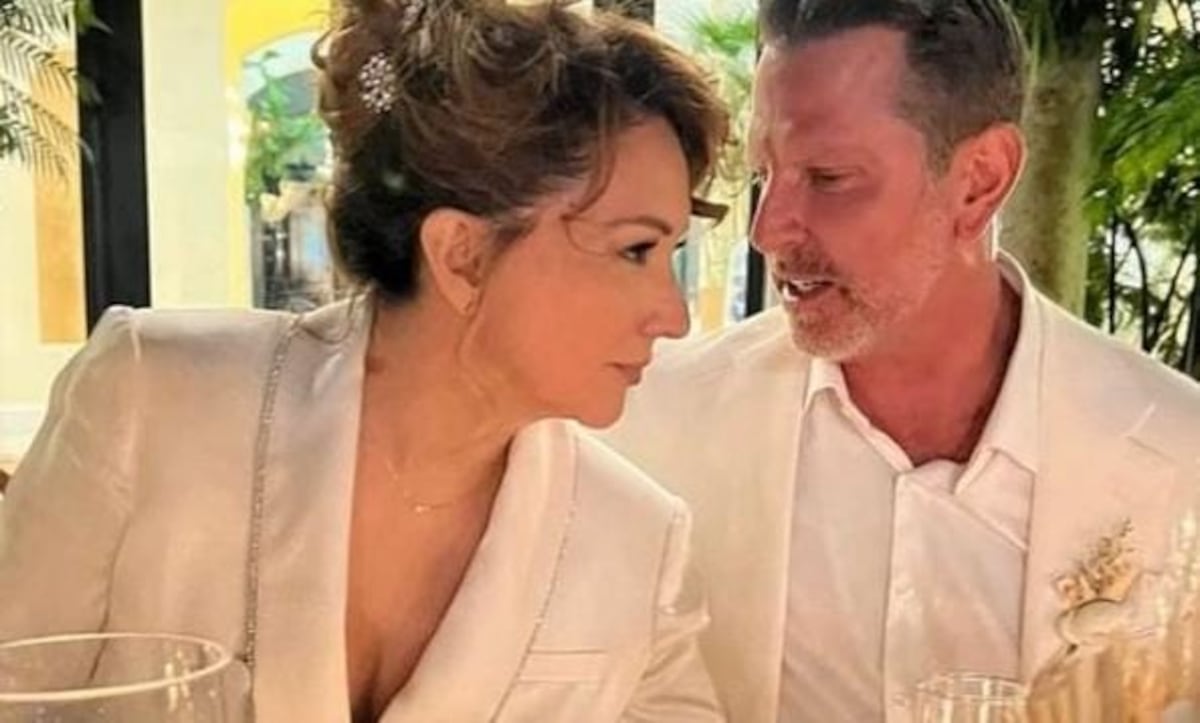 Erika Ender, celebra boda de ensueño junto a su amado Mike a los 49 años de edad +Fotos