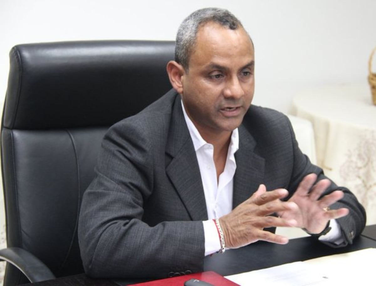 Comisionado prófugo se entrega a la justicia | Videos