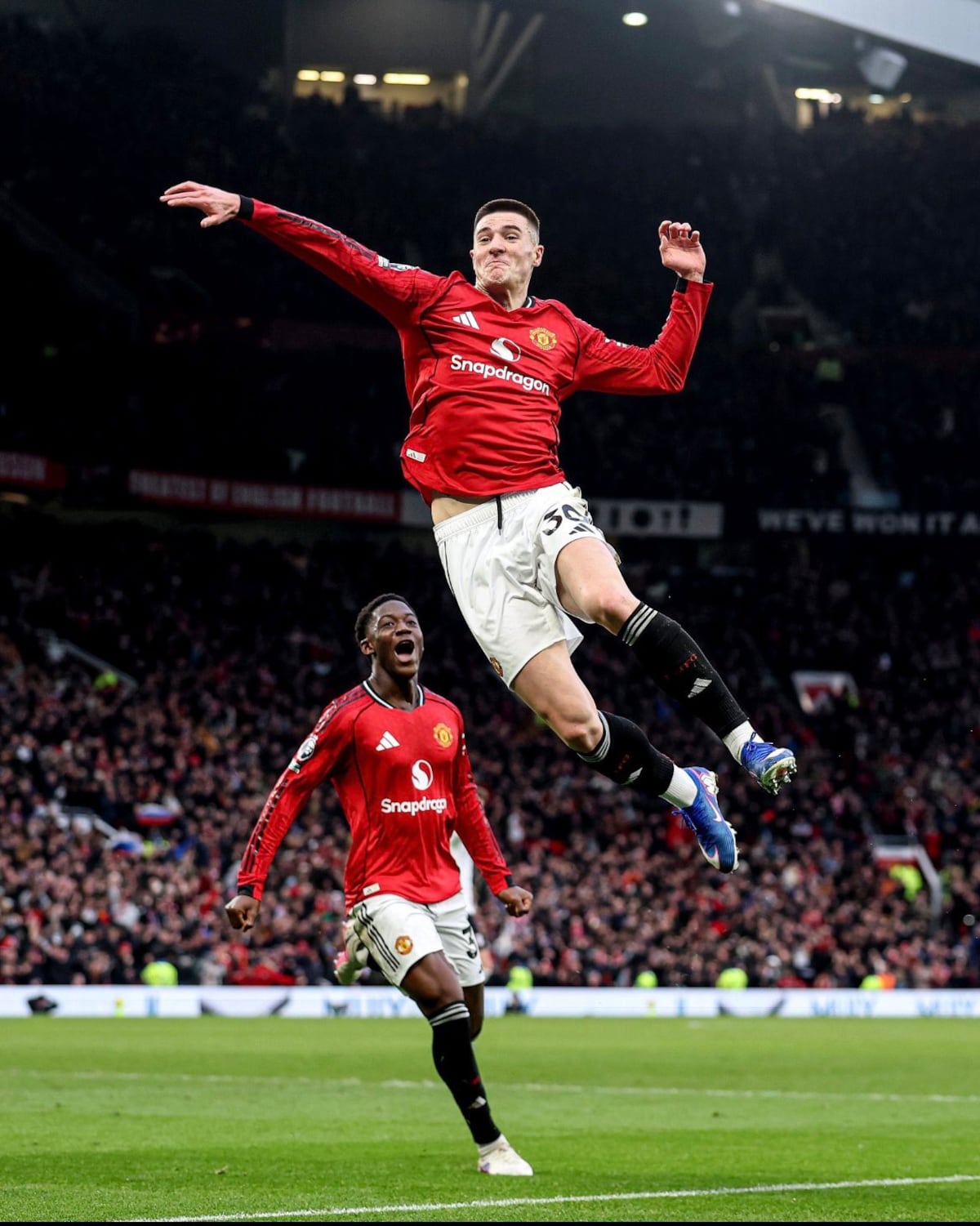 Manchester United sigue invicto: Sesko marca el gol de la victoria en Everton