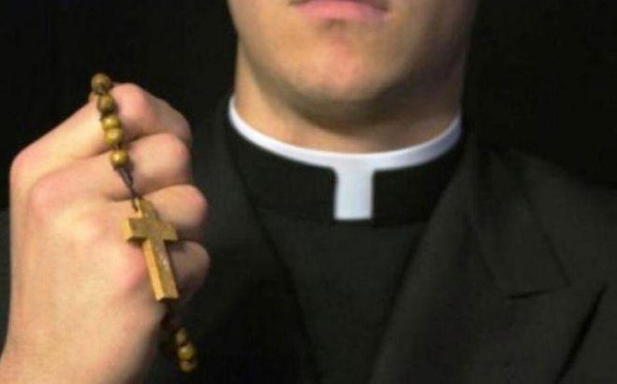 Video. Publican chat entre un cura y un chico al que trató de seducir