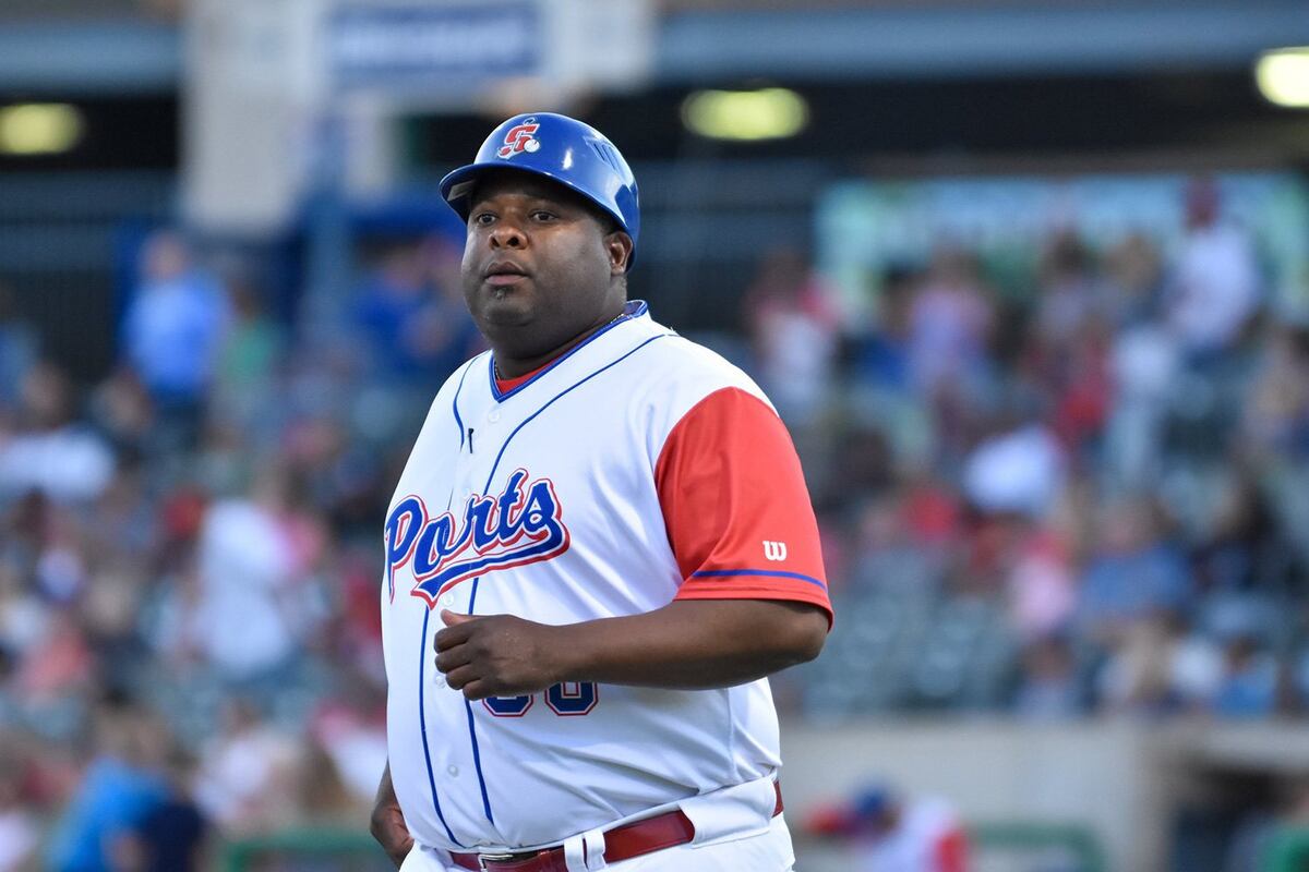 Entrenador de béisbol deja el respirador artificial tras padecer coronavirus