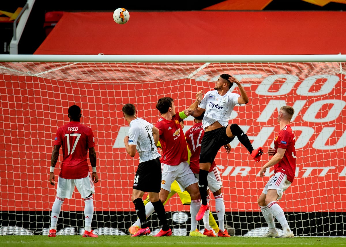 Chorrerano debuta en el Teatro de los Sueños y estrelló un balón el poste. Video