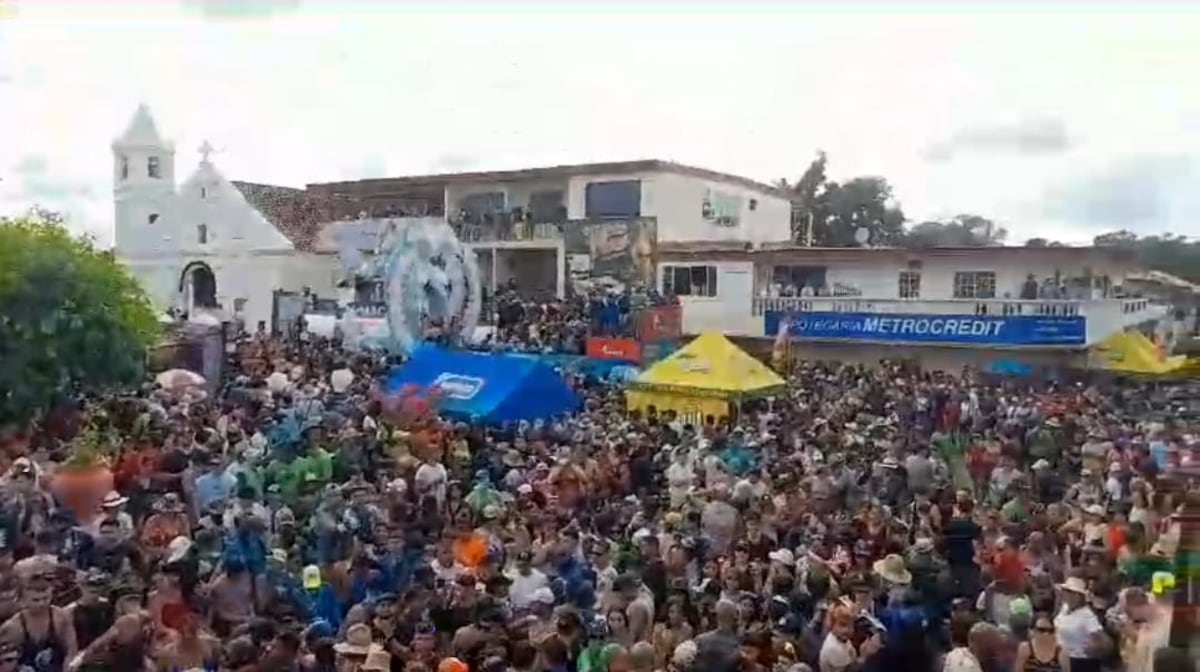 Año Nuevo en Las Tablas: Carnaval adelantado y deslumbrantes carros alegóricos marcan el inicio del 2024