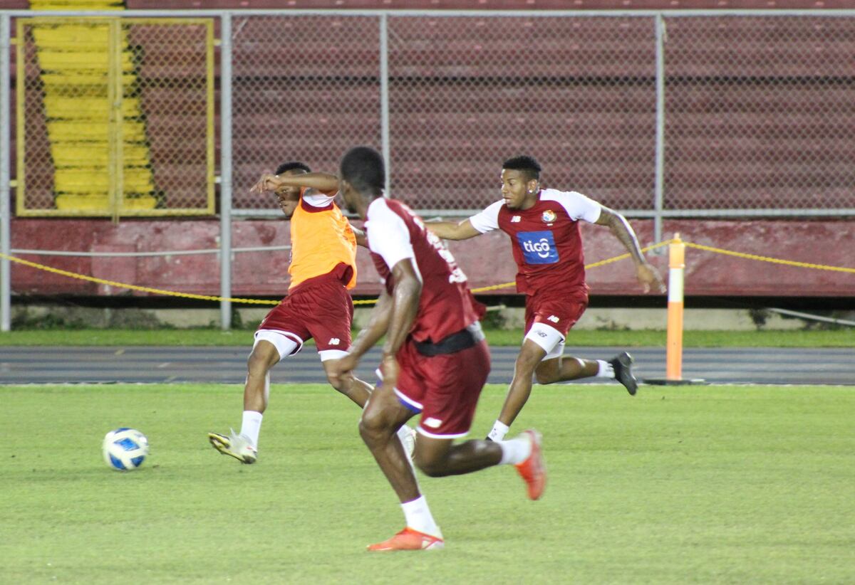 Última hora. Panamá y Uruguay se verán las caras sobre el césped del estadio Centenario