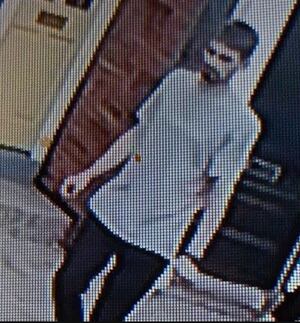 Muere niña que fue apuñalada mientras jugaba con su hermana