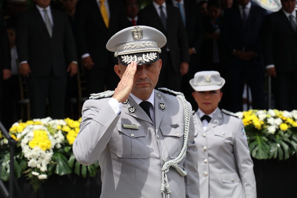 Alonso Vega Pino toma posesión como el nuevo director de la Policía