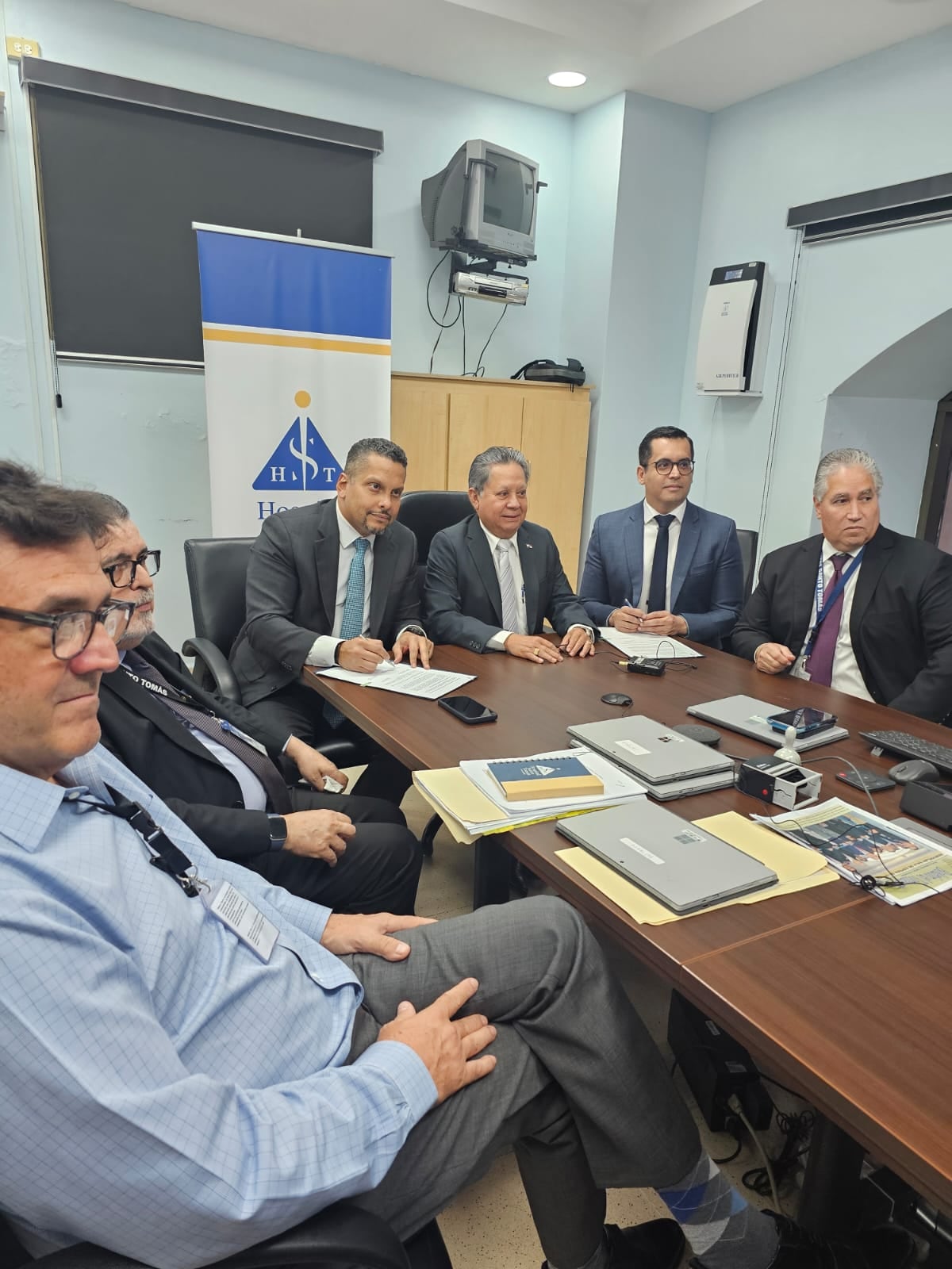 Hospital Santo Tomás y AstraZeneca unen fuerzas contra enfermedades raras