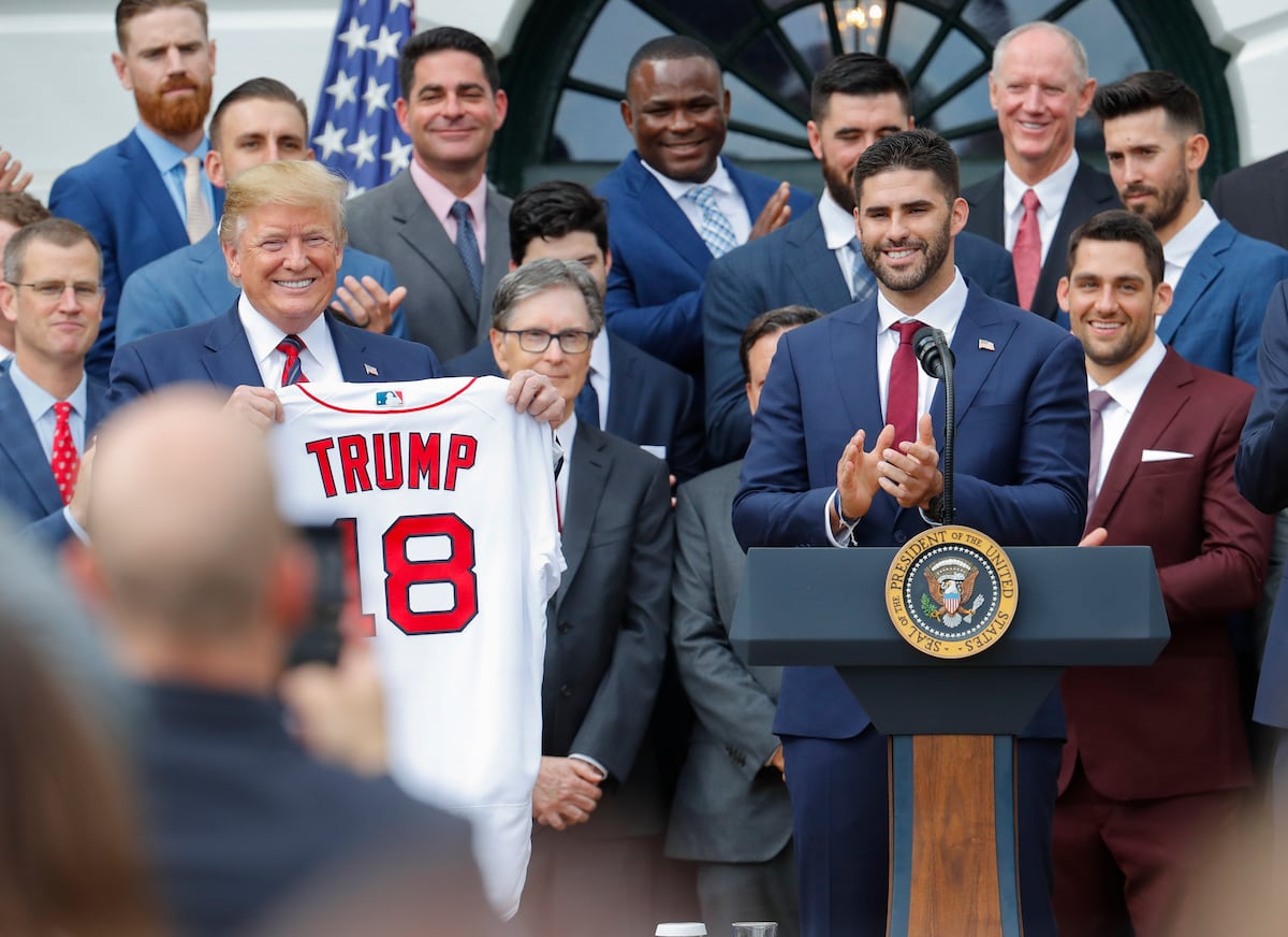 Jugadores de color no asisten a visita de los Red Sox a la Casa Blanca por rechazo a Trump
