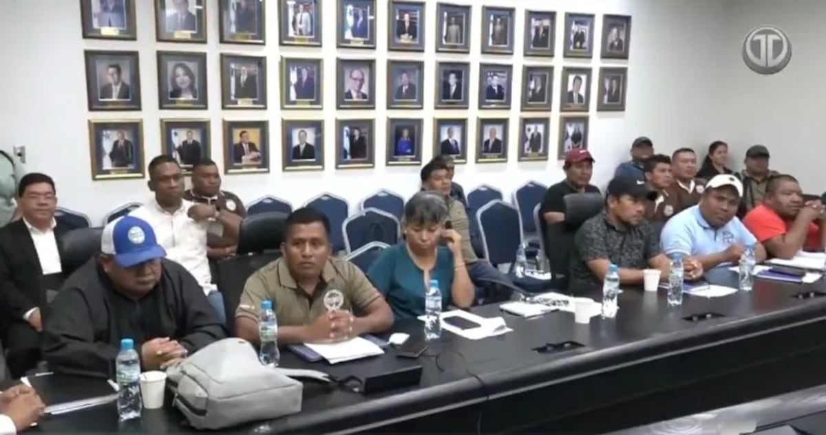 Sindicatos bananeros y Asamblea Nacional acuerdan levantar cierres en Bocas del Toro