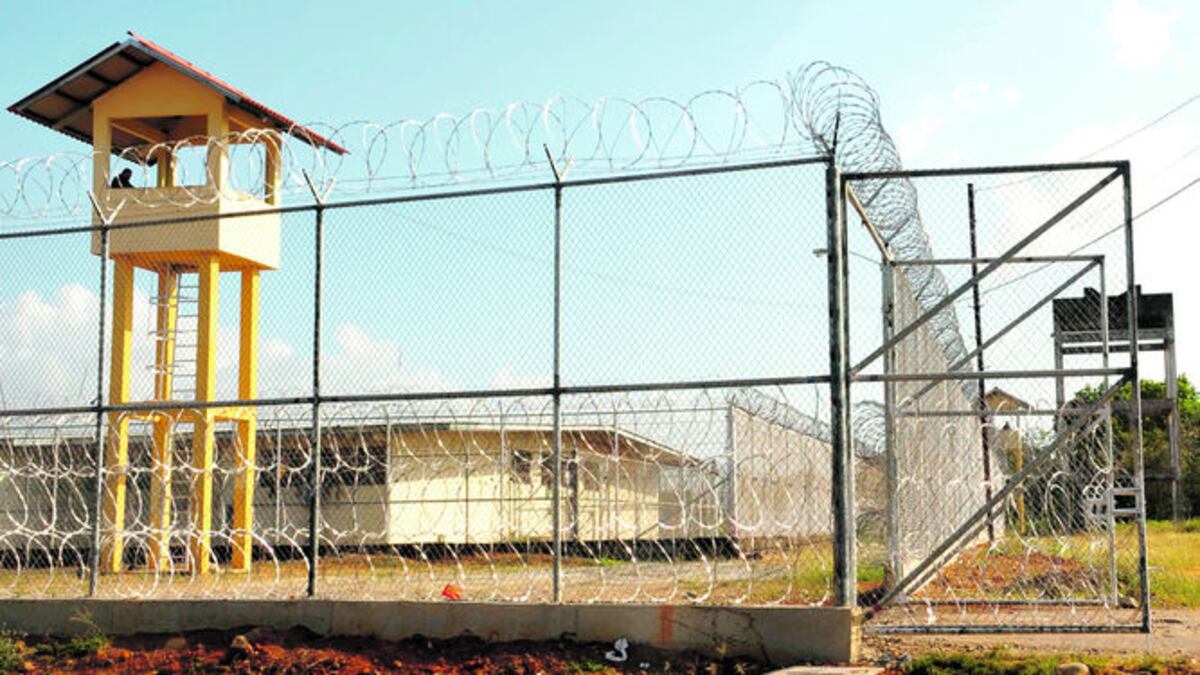 Por casi lo matan. Colombiano recibió una puñalada en el cuello en La Joya