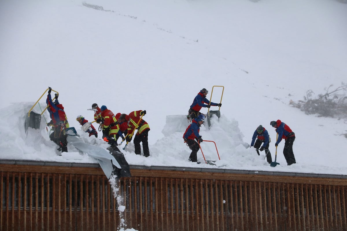 Una avalancha de 300 metros de ancho sepultó un hotel en los Alpes