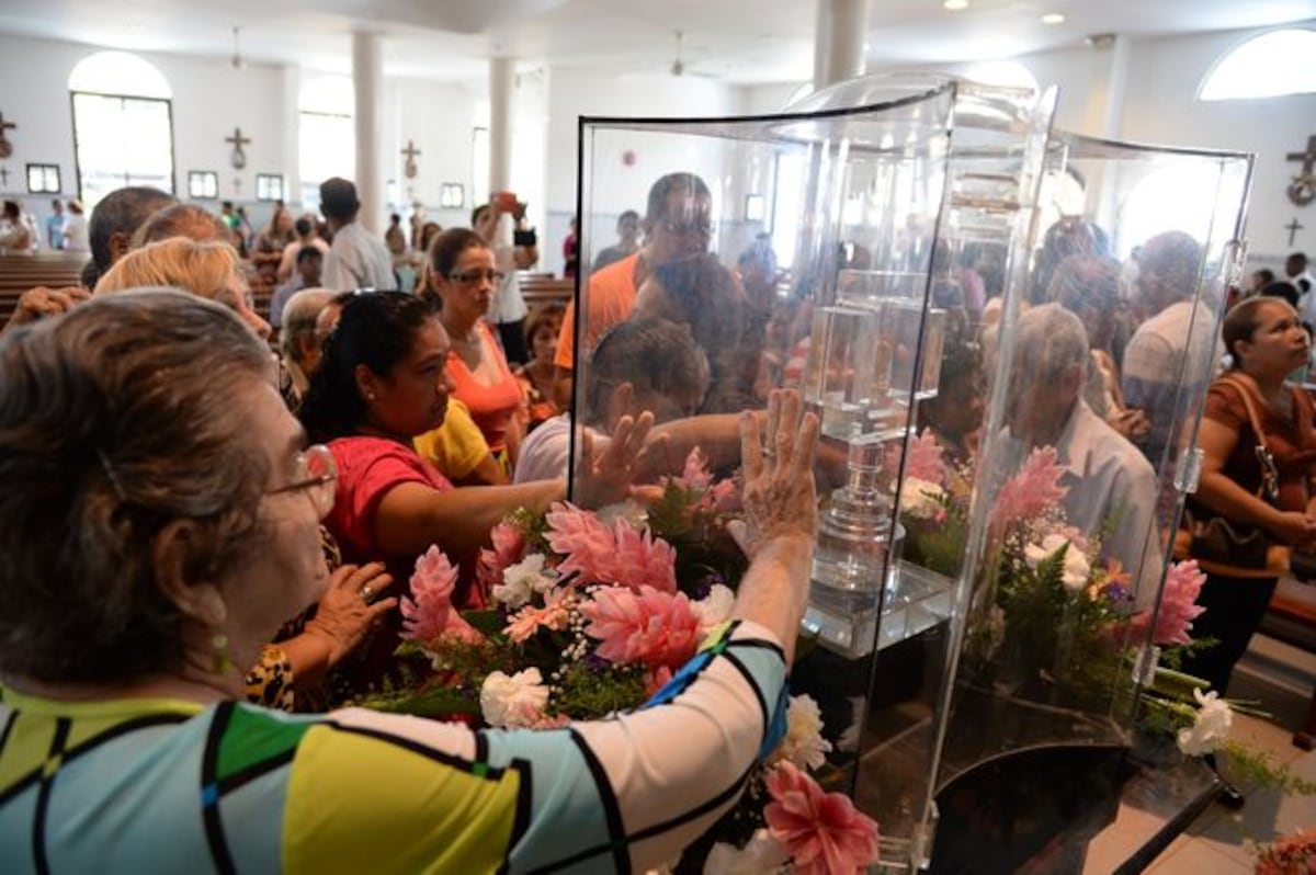 Católicos panameños muestran devoción a San Judas Tadeo