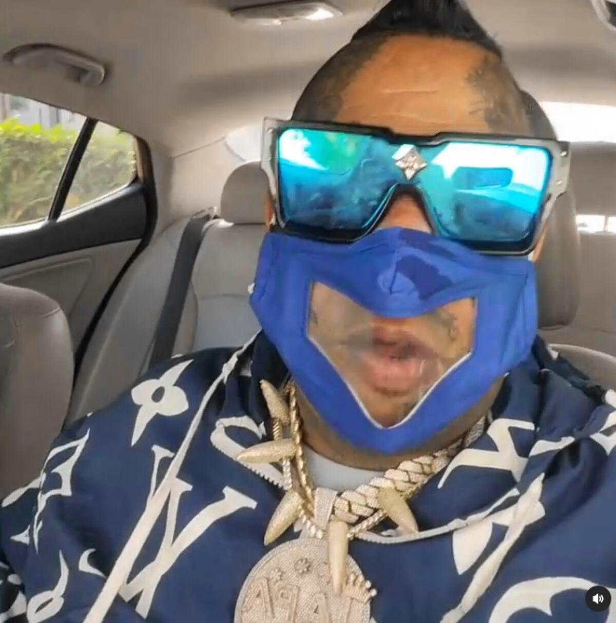 Fallo en la Matrix. Japanese le tira a Residente montándose en su ritmo de ‘Atrévete’