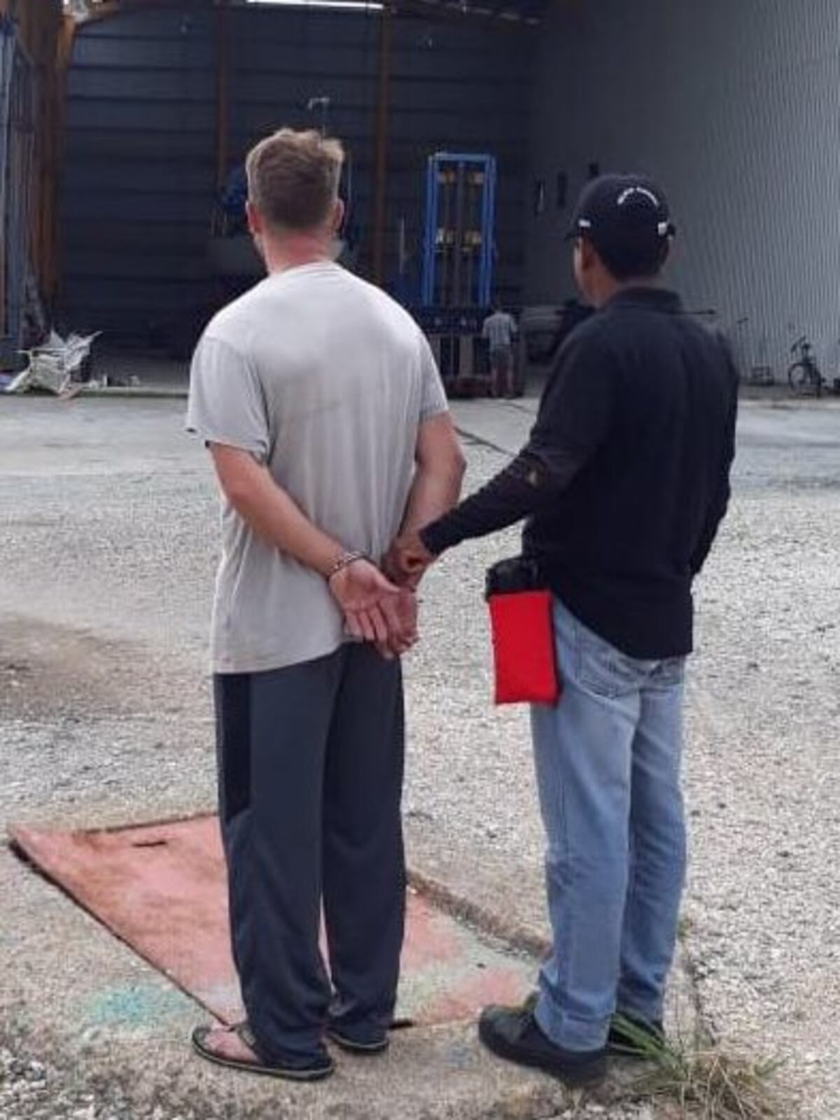 Había otro pedófilo aquí. Policía captura a estadounidense requerido en EU