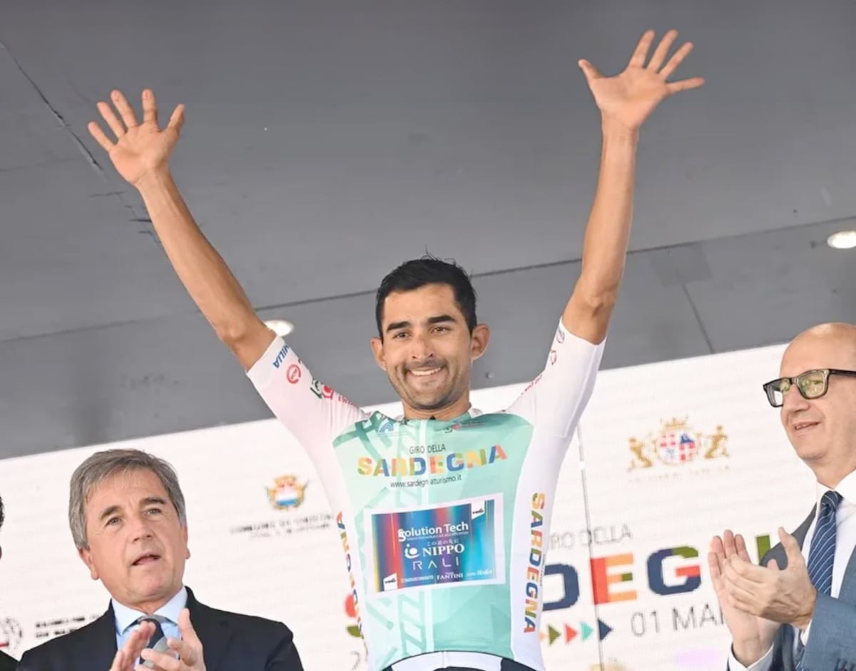 ¡González sigue brillando! Roberto mantiene el liderazgo en la montaña del Giro di Sardegna