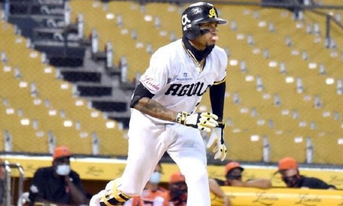 Camargo se va en blanco pero protagoniza ‘joyitas” a la defensiva en final de béisbol dominicano. Video