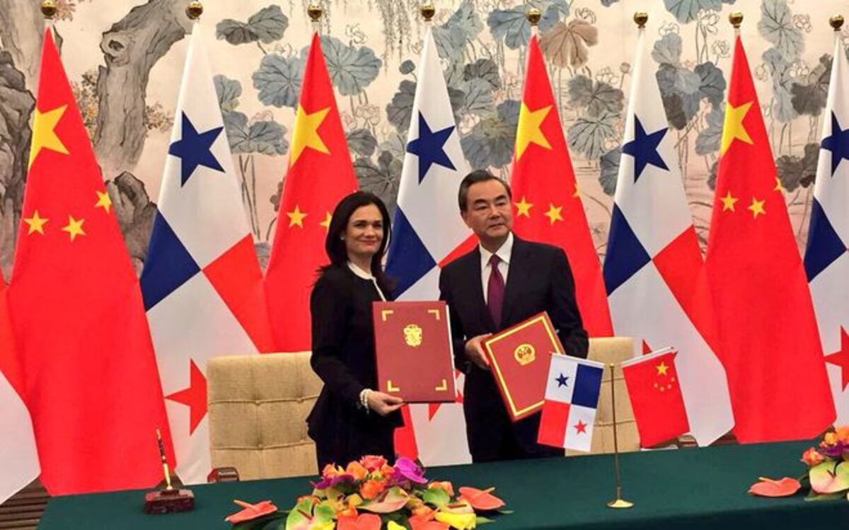 Canciller chino Wang Yi visita Panamá tras establecimiento de lazos diplomáticos