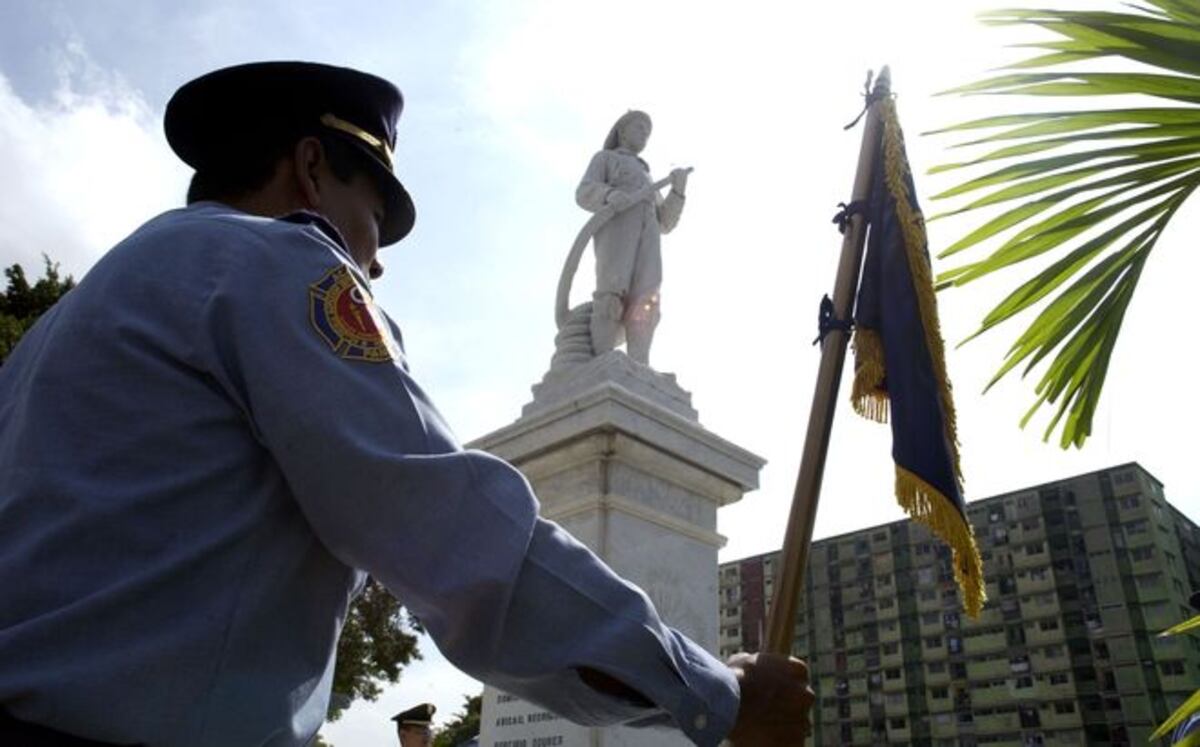 Bomberos conmemoran 102 años de la tragedia El Polvorín