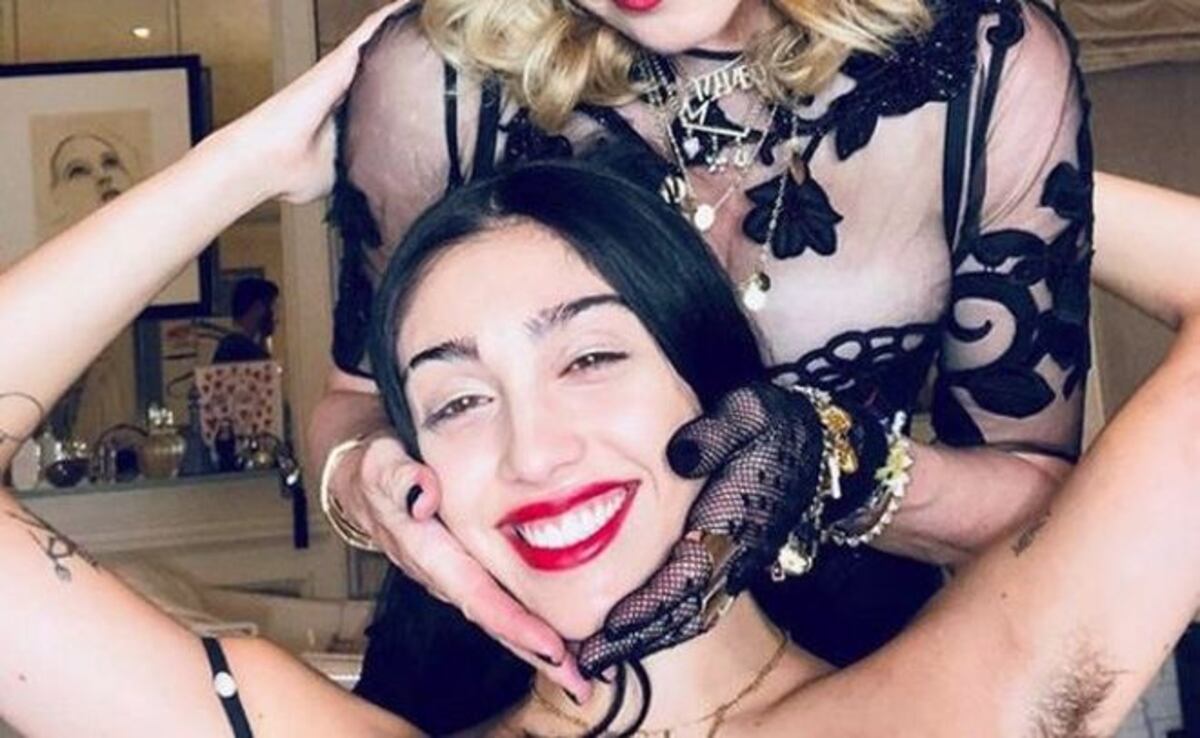Foto: Hija de Madonna muestra sus velludas axilas