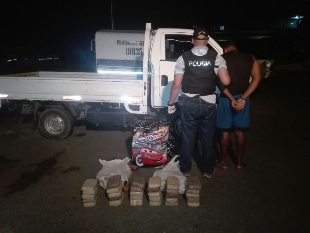 ¡DROGA EN CHEPO! Incautan 30 paquetes de presunta droga y hay un arresto