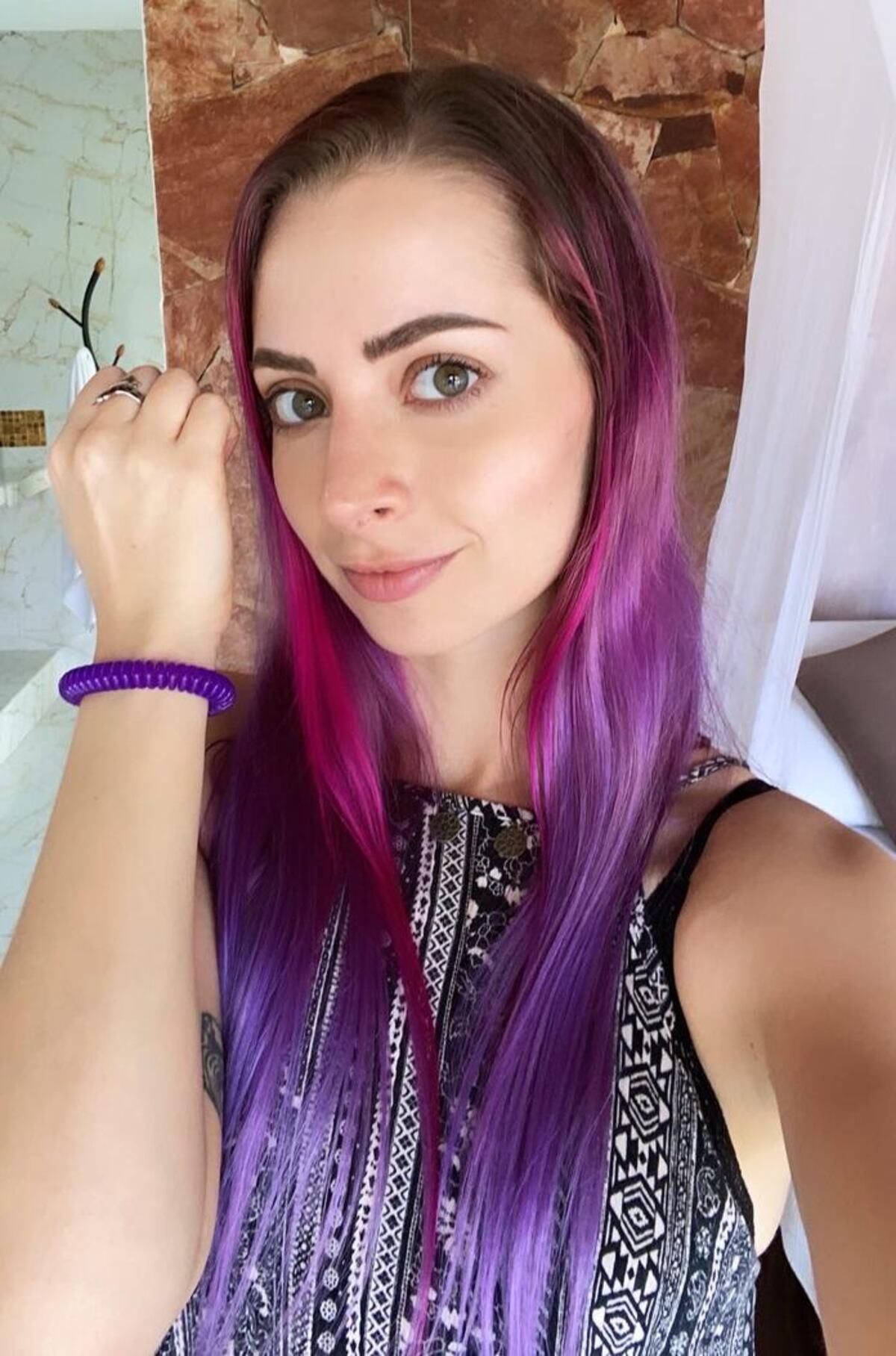 Ordenan juicio y detención preventiva para la youtuber YosStop por delito contra menor