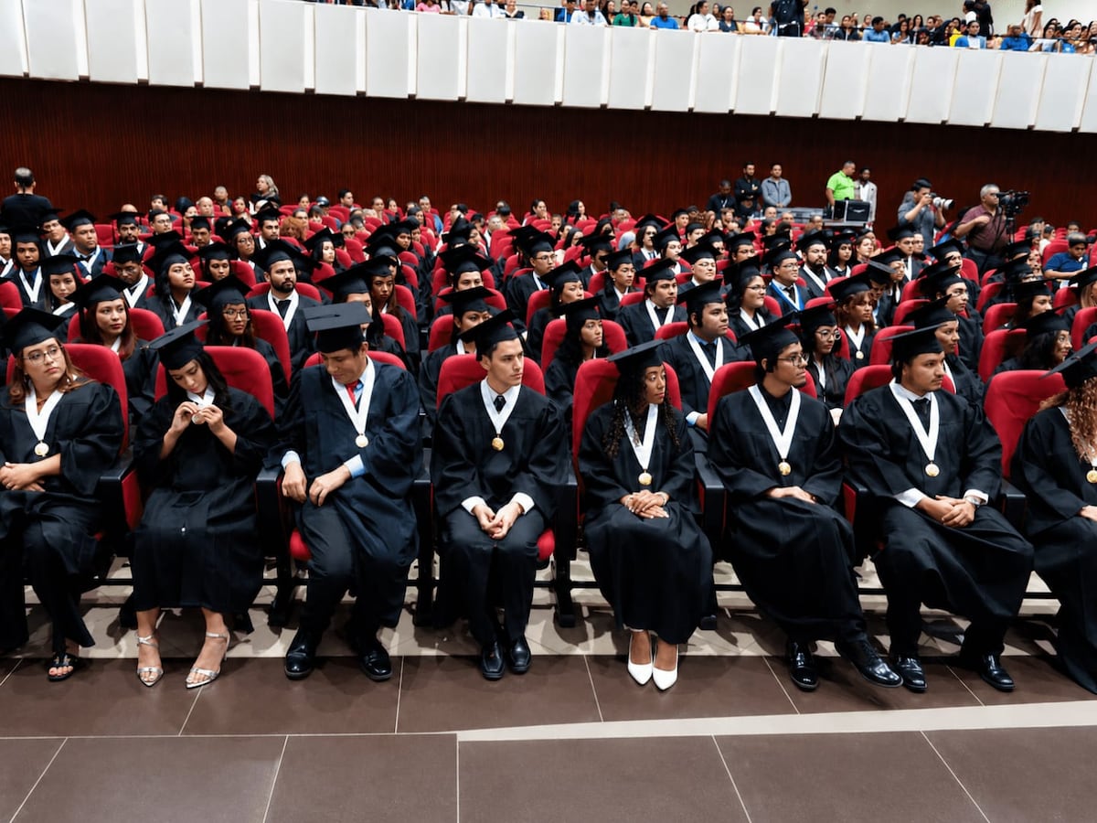 91 nuevo talentos del arte egresan de la Universidad de Panamá